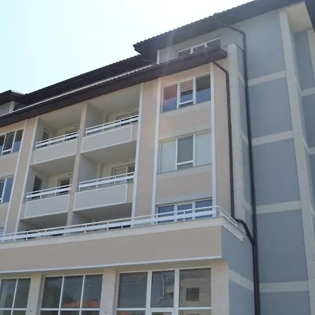 и мони холидейс