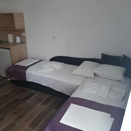 и мони холидейс Apartamento Carevo