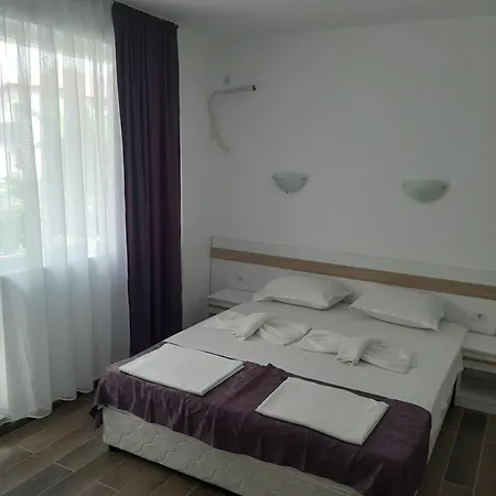 и мони холидейс *