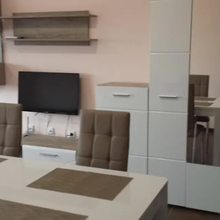 мони холидейс Apartman Carevo