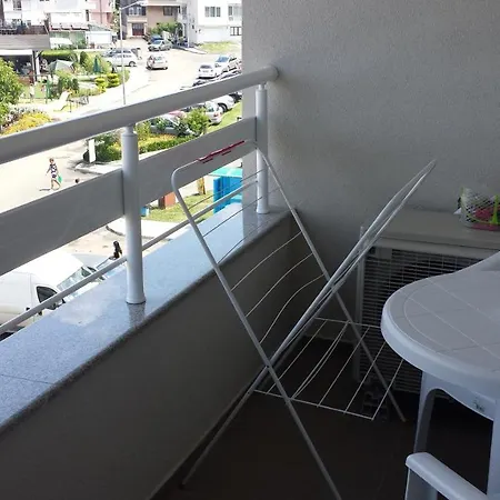 и мони холидейс *