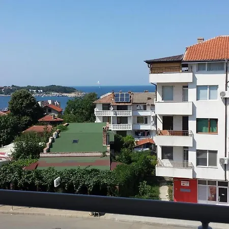 и мони холидейс