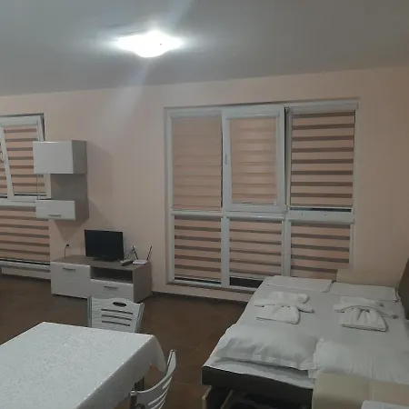 мони холидейс Apartman Carevo
