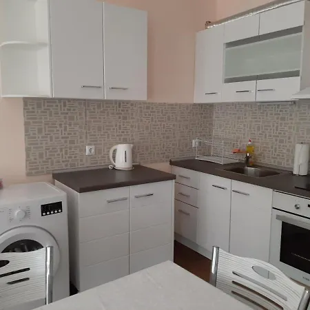 Apartman мони холидейс *
