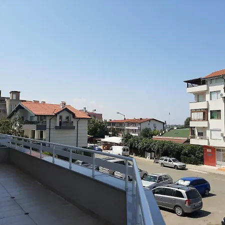 и мони холидейс *