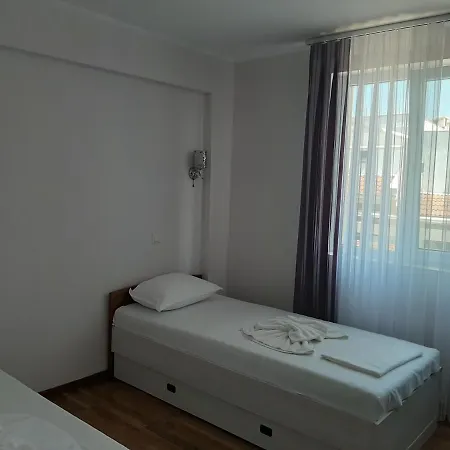 Apartman мони холидейс