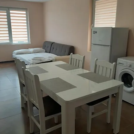 Apartman мони холидейс *