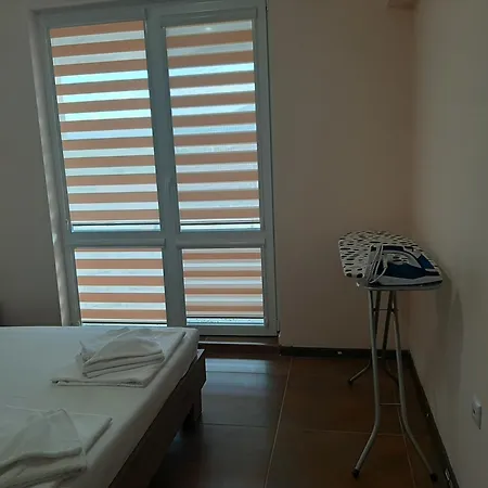 и мони холидейс