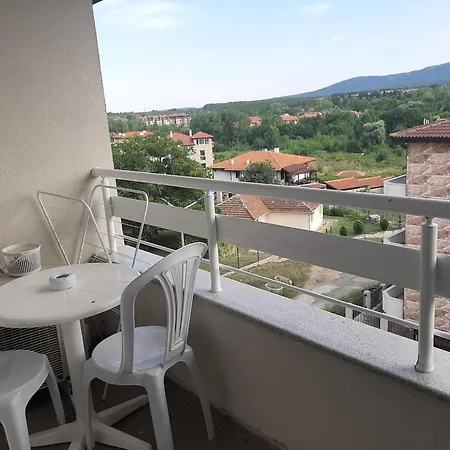 Apartman мони холидейс *