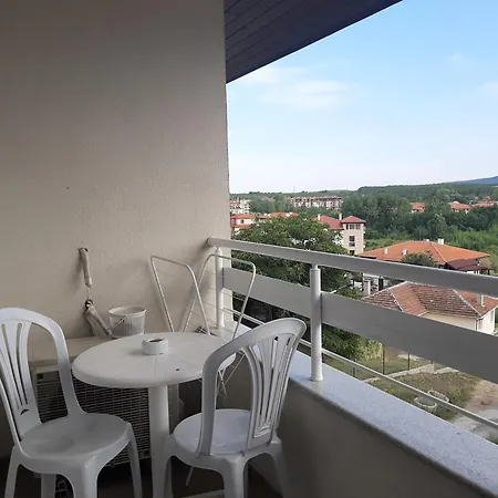 Apartman мони холидейс *