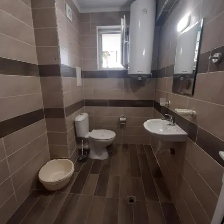 и мони холидейс