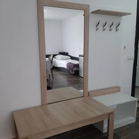 Apartman мони холидейс