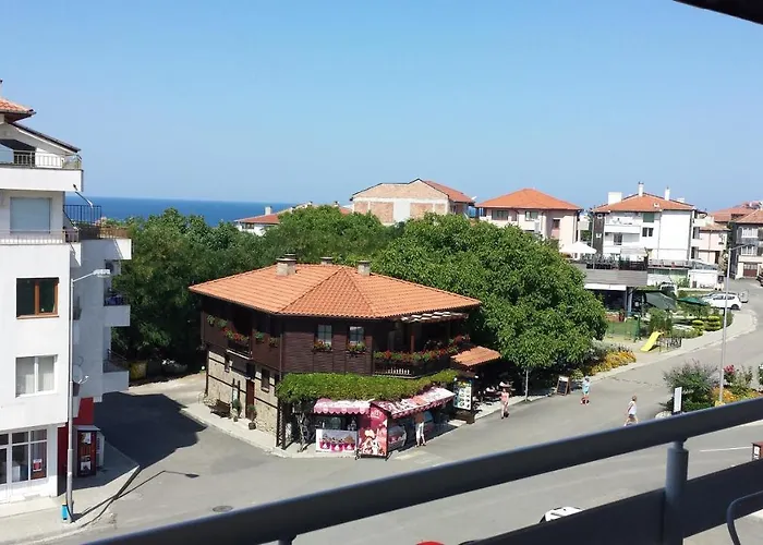 и мони холидейс