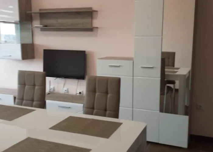 и мони холидейс דירה צרבו