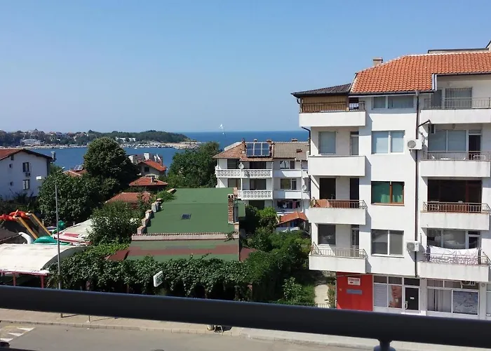 и мони холидейс