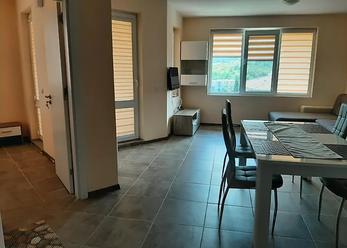 и мони холидейс דירה צרבו