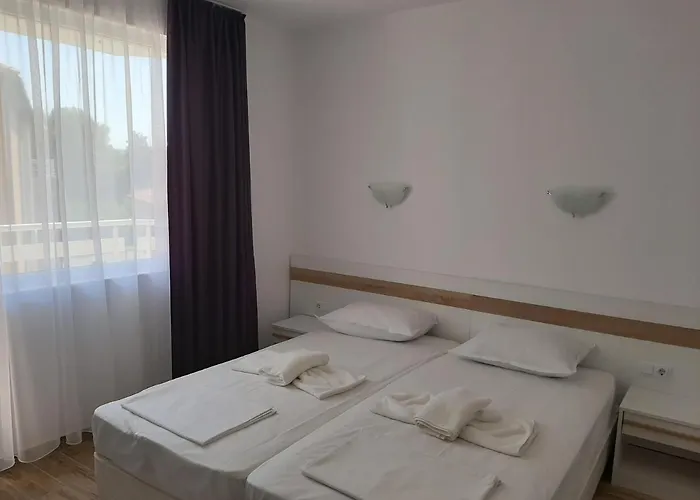 и мони холидейс * צרבו