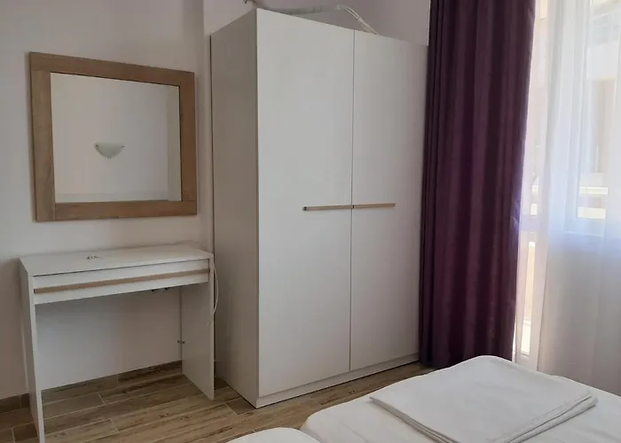 и мони холидейс * צרבו