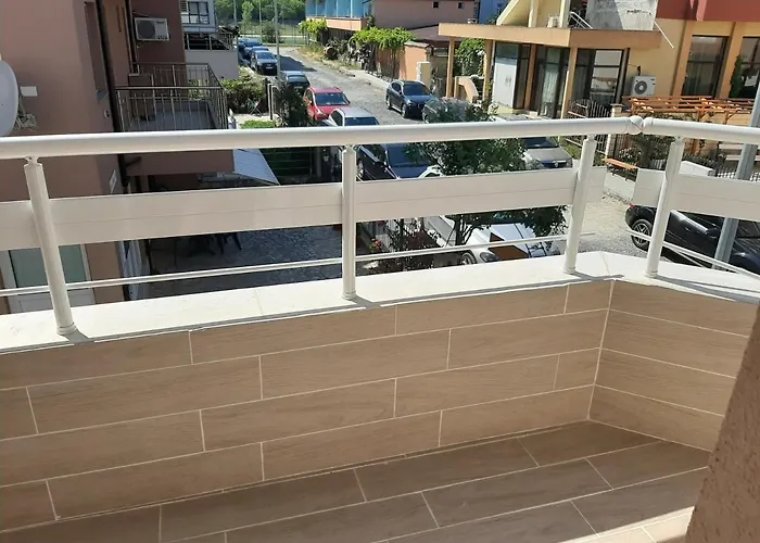 и мони холидейс * צרבו