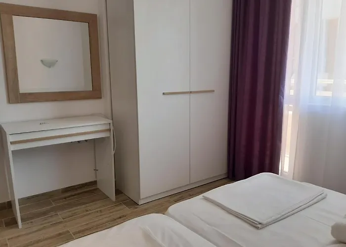 דירה и мони холидейс