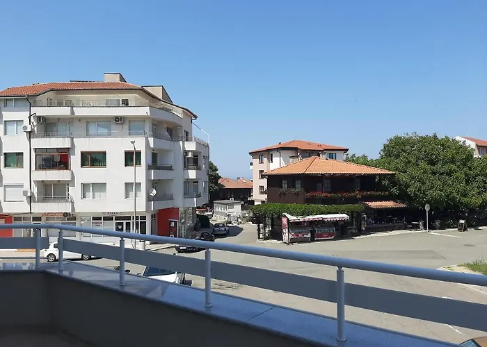 דירה и мони холидейс