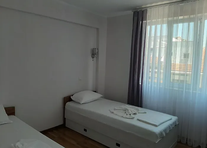 דירה и мони холидейс