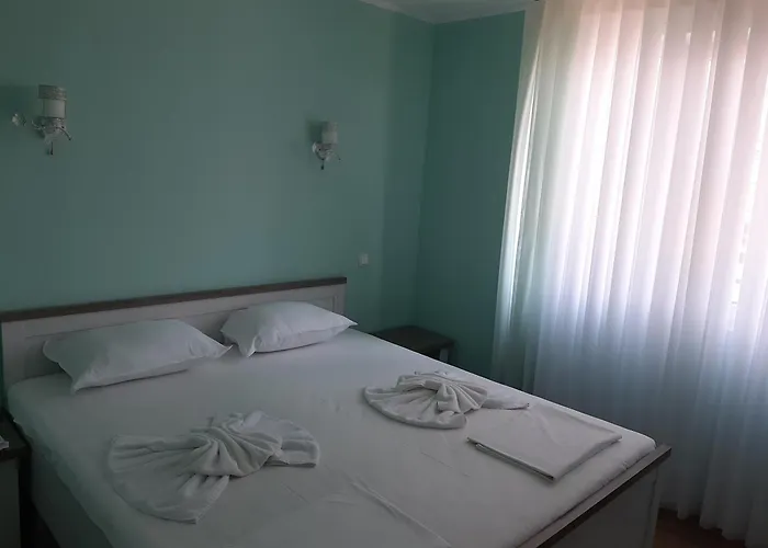 דירה и мони холидейс צרבו