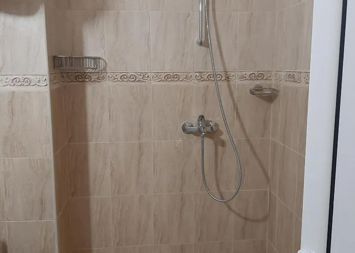 דירה и мони холидейс צרבו