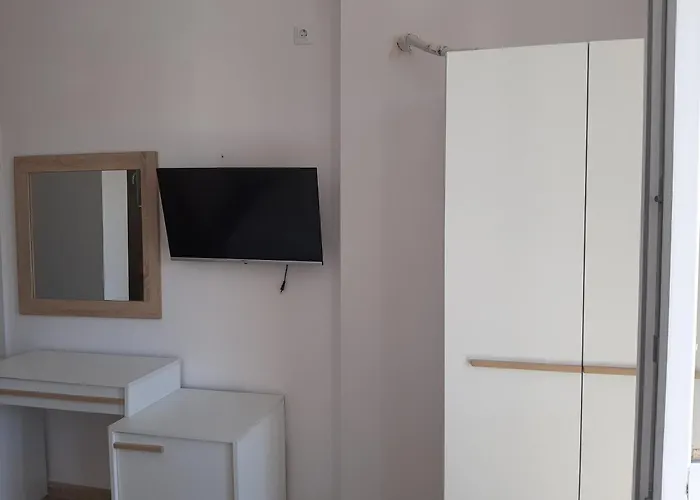 דירה и мони холидейс