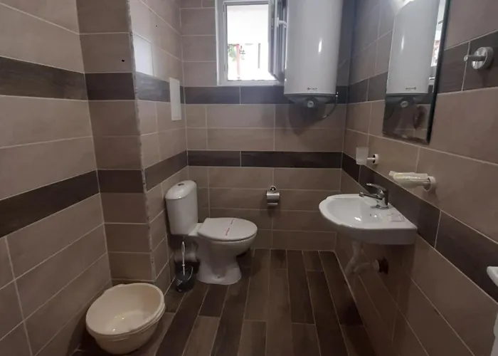 и мони холидейс