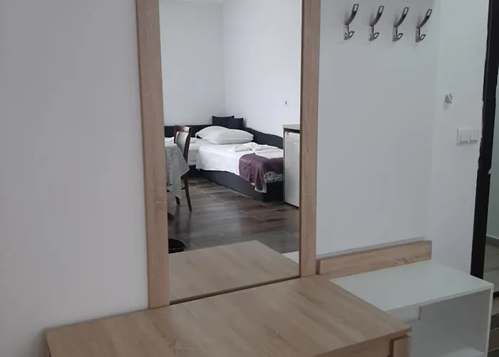 דירה и мони холидейс